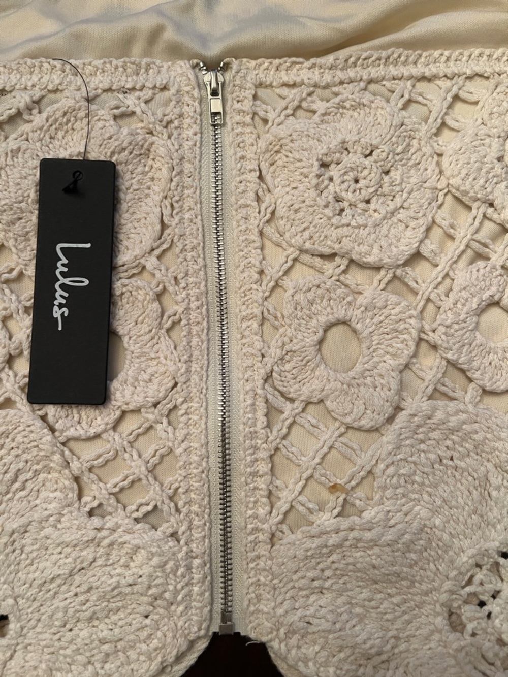 Lulu's Cream Crocheted Floral Lace top💕Size L 🤩🤩🔥🔥NWT - Picture 7 of 11
